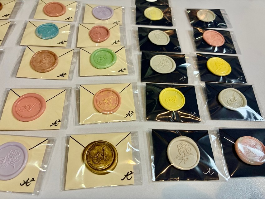 クリスマスレター用 「シーリングスタンプシール」おひとつサービス。 大切な人へあたたかいクリスマスレターを贈りませんか？おしゃれに封をしましょう。｜A”2(遠藤金川堂)