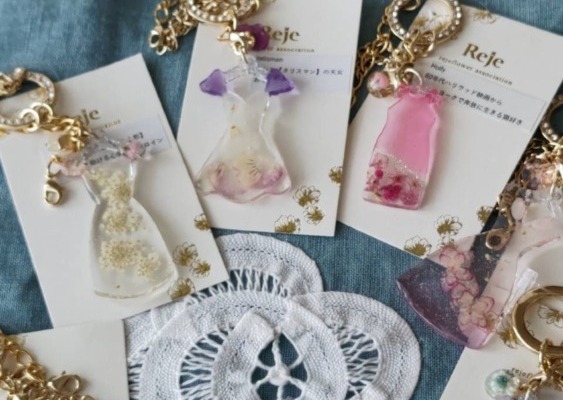 本物のお花レジンと刺繍の世界